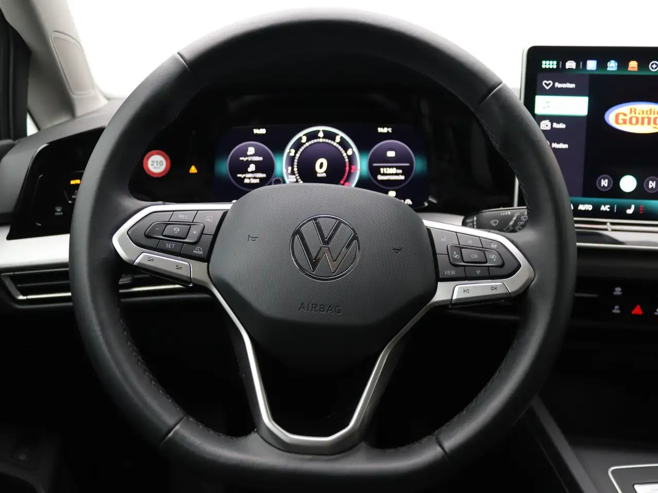 Volkswagen Golf VIII Life 1.5 TSI eHybrid DSG / Pano, 360° 16