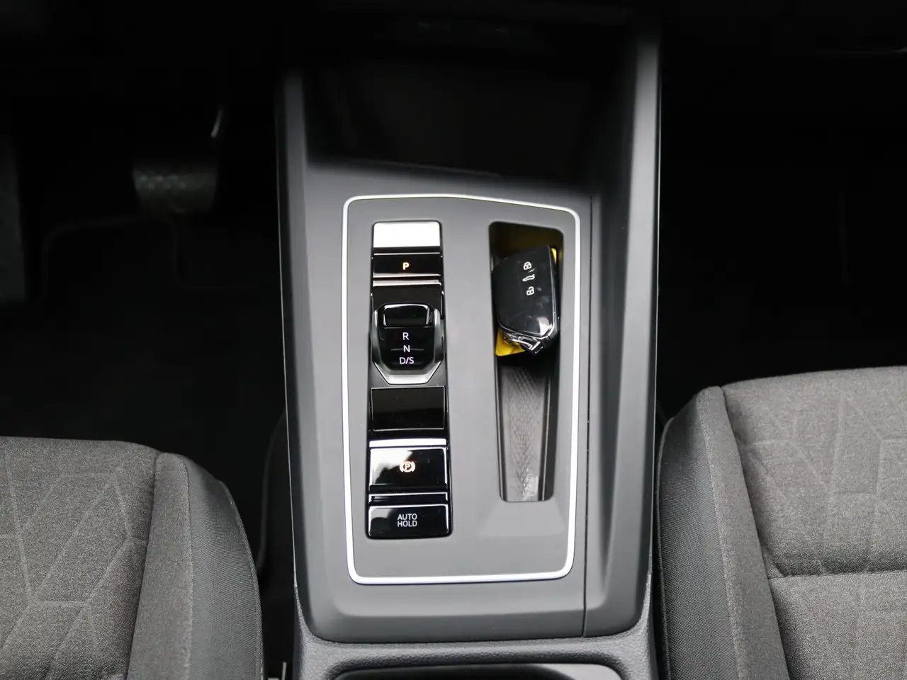 Volkswagen Golf VIII Life 1.5 TSI eHybrid DSG / Pano, 360° 14