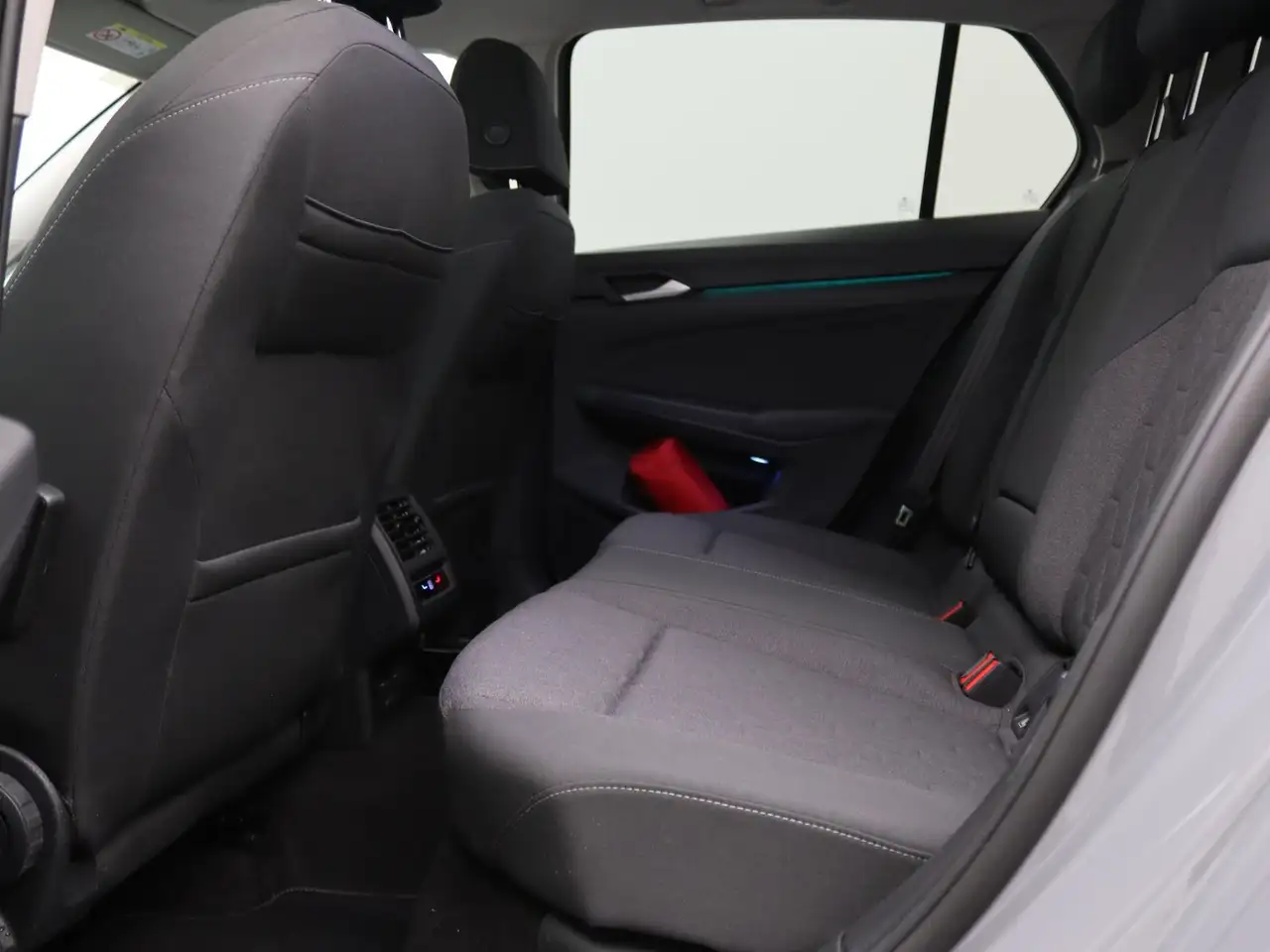 Volkswagen Golf VIII Life 1.5 TSI eHybrid DSG / Pano, 360° 11