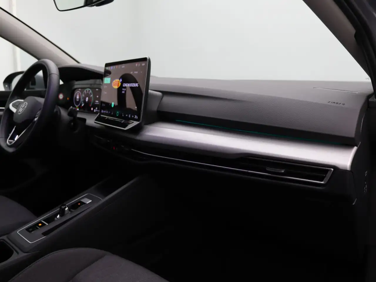 Volkswagen Golf VIII Life 1.5 TSI eHybrid DSG / Pano, 360° 10