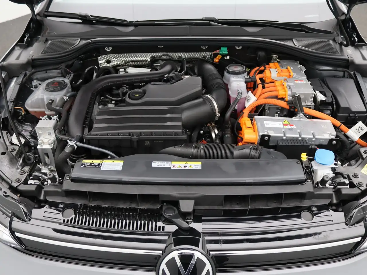 Volkswagen Golf VIII Life 1.5 TSI eHybrid DSG / Pano, 360° 19