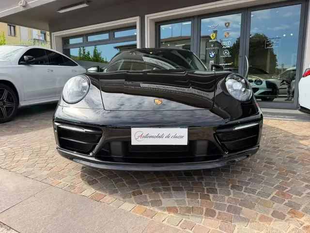 Porsche 911 view 6