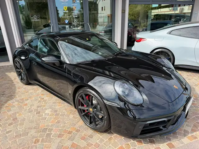 Porsche 911 view 4