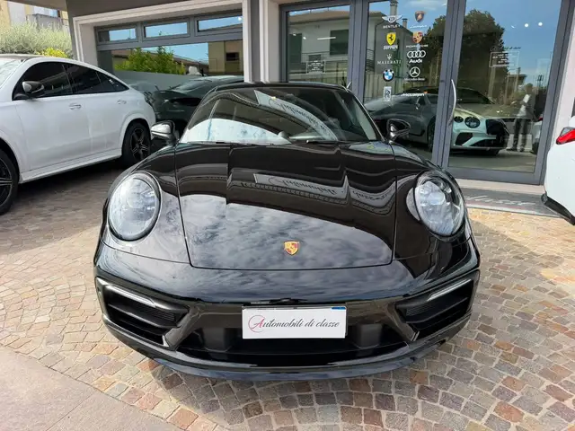 Porsche 911 view 5