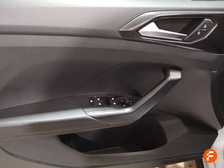 Volkswagen T-Cross 1.0 TSI Advance 2022, foto 20