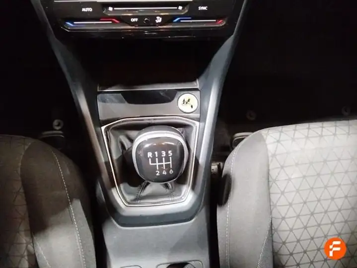 Volkswagen T-Cross 1.0 TSI Advance 2022, foto 21