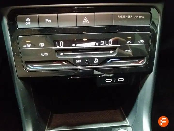 Volkswagen T-Cross 1.0 TSI Advance 2022, foto 22
