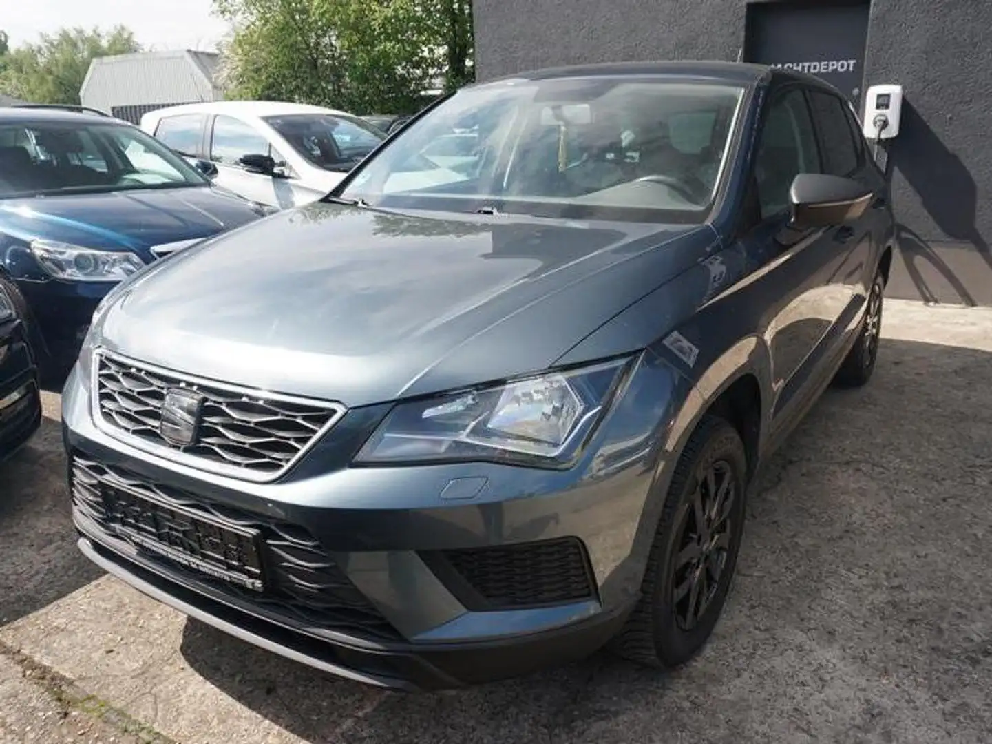 SEAT Ateca Reference 1,6 TDI, Navi,  AHK Grau - 2