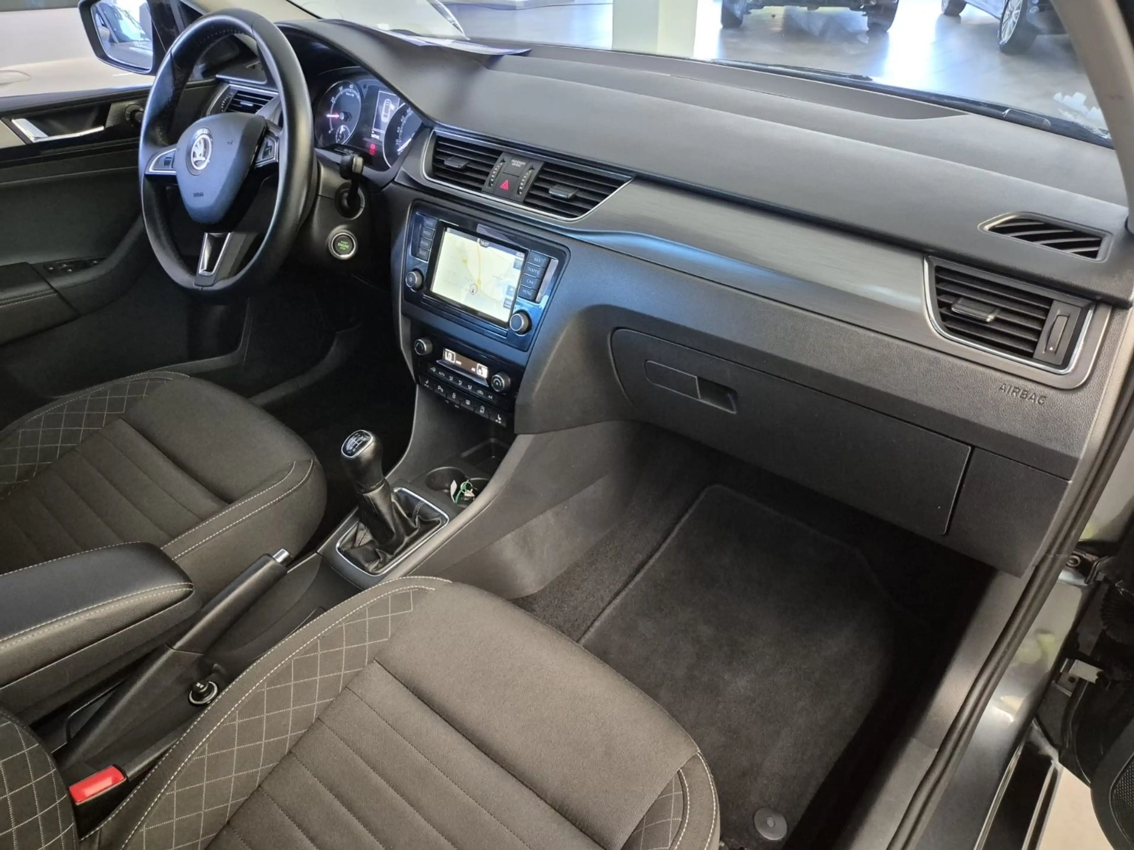 Skoda Rapid/Spaceback Spaceback Style*Navi*Panorama* — photo 13