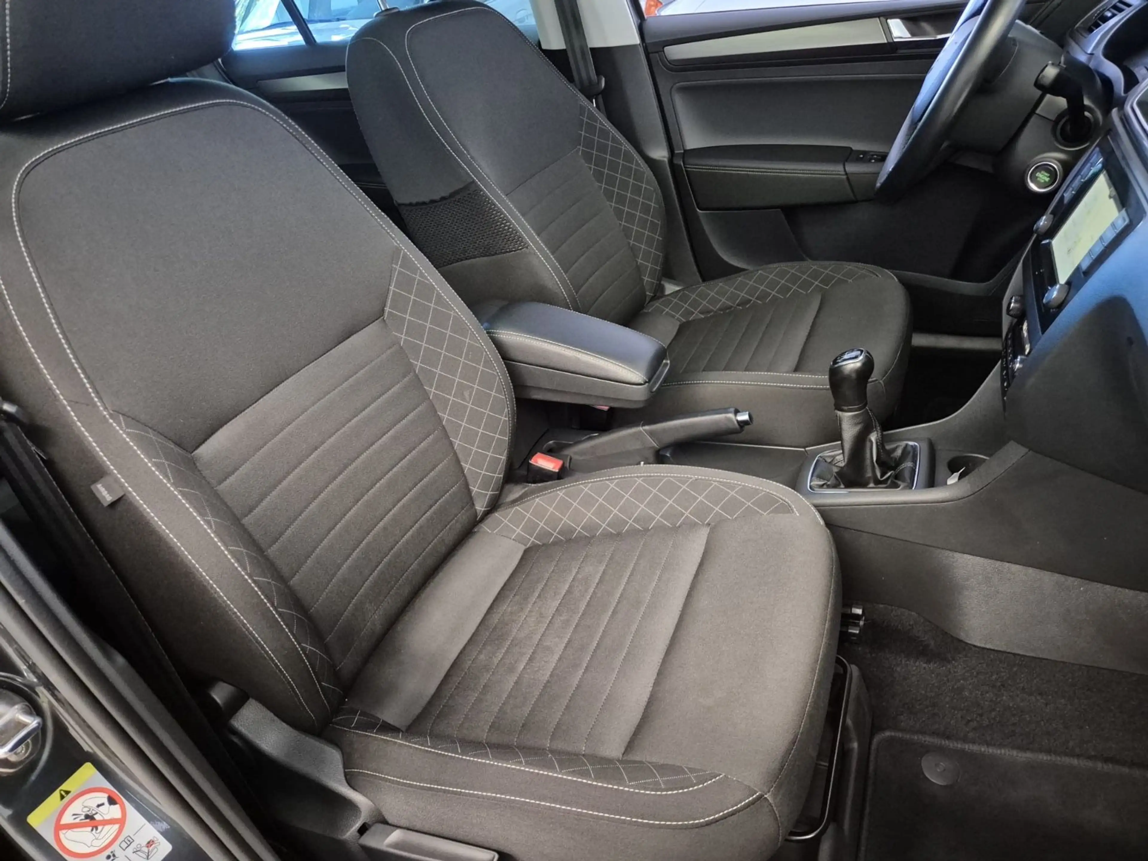 Skoda Rapid/Spaceback Spaceback Style*Navi*Panorama* — photo 7