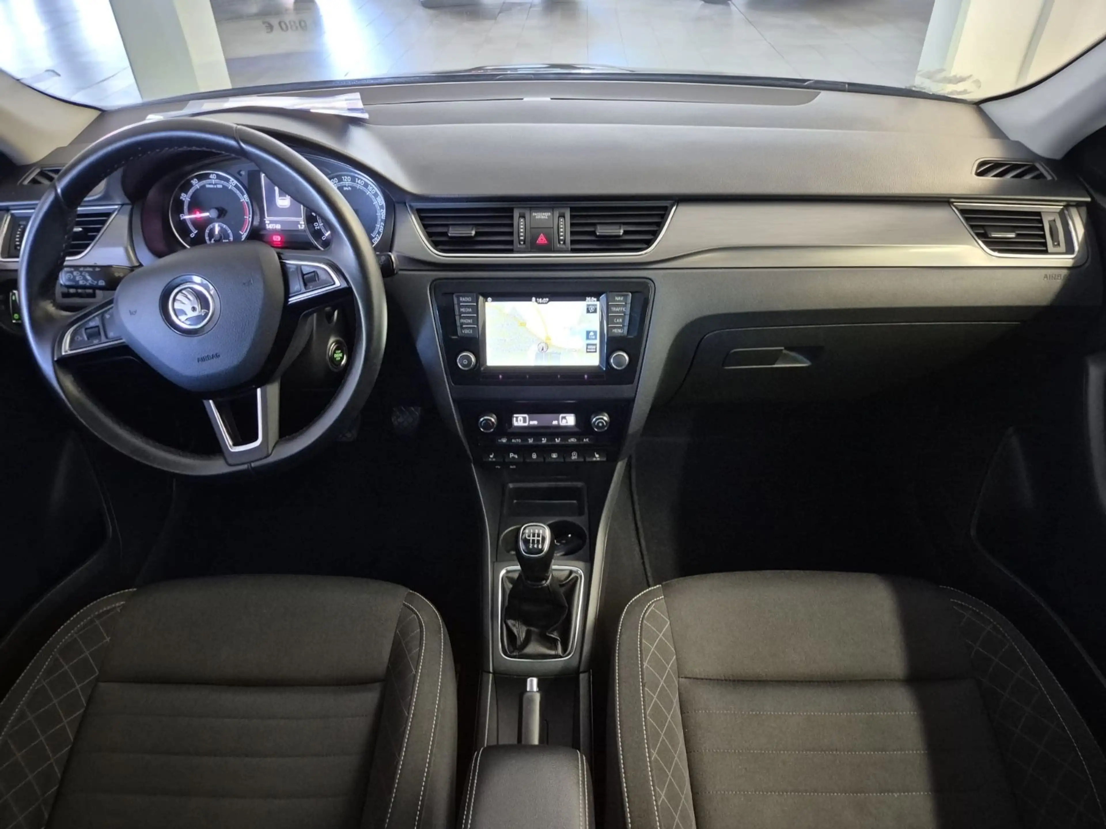 Skoda Rapid/Spaceback Spaceback Style*Navi*Panorama* — photo 14