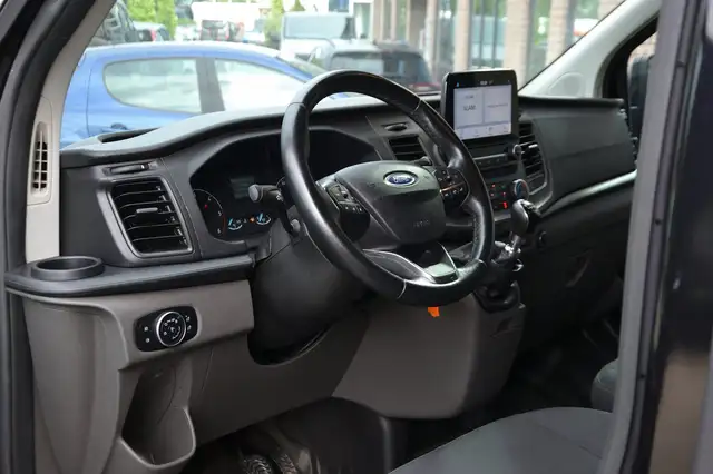Ford Transit Custom view 6