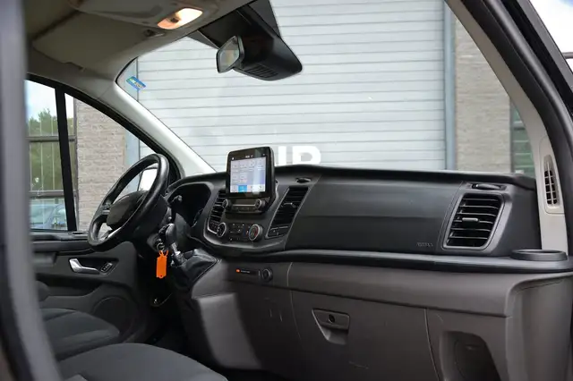 Ford Transit Custom view 9