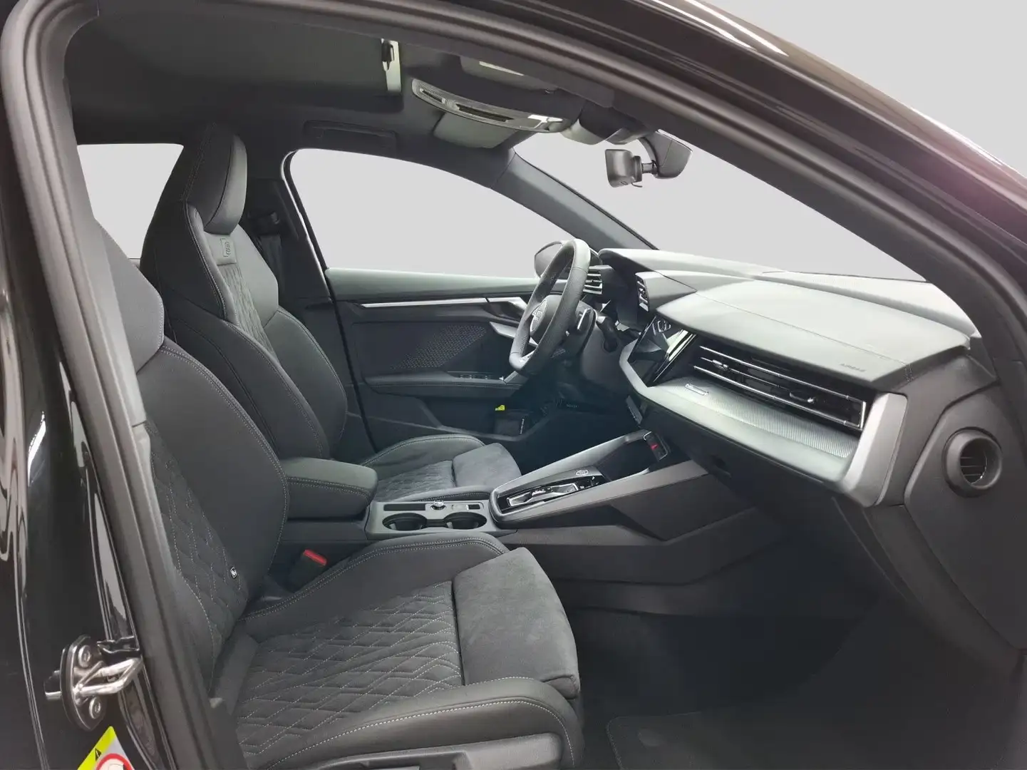 Audi A3 NEW PLUG IN 272PK S-EDITION NAV+/ALCANT/18/BLACKP Zwart - 2