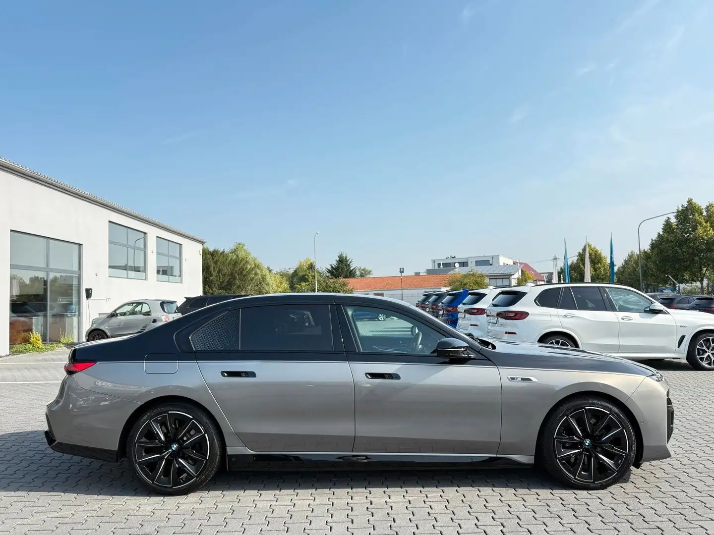 BMW 760 e*xDrive*Two*Tone*Individual*3xTV*SkyLounge* Gris - 1