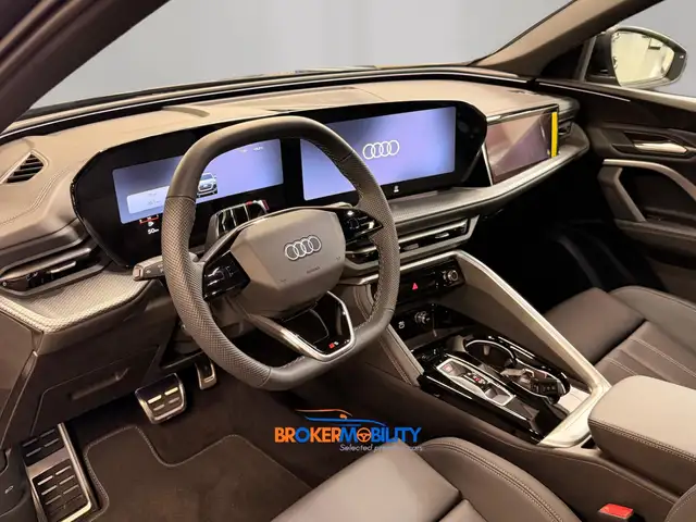 Audi Q5 view 8