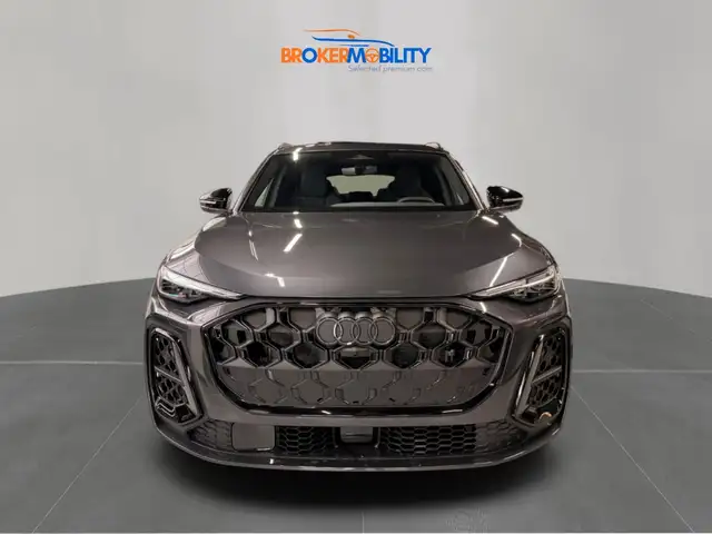 Audi Q5 view 2