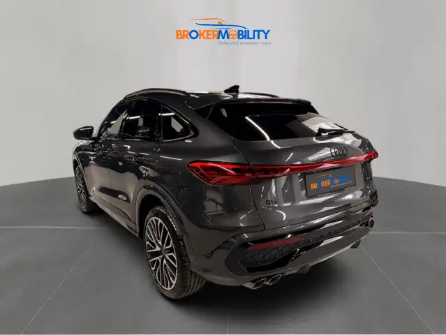 Audi Q5 view 5