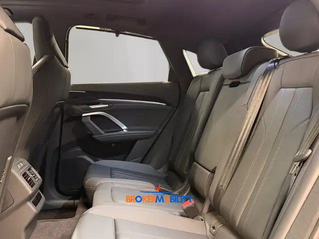 Audi Q5 view 11