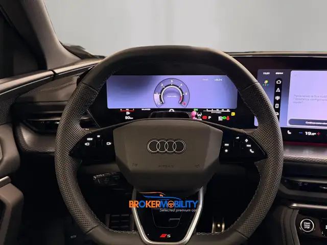 Audi Q5 view 9