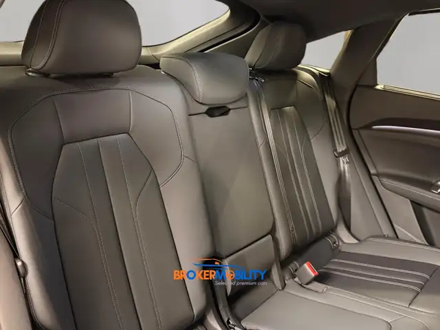 Audi Q5 view 12