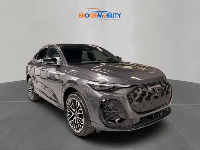 Audi Q5 view 3