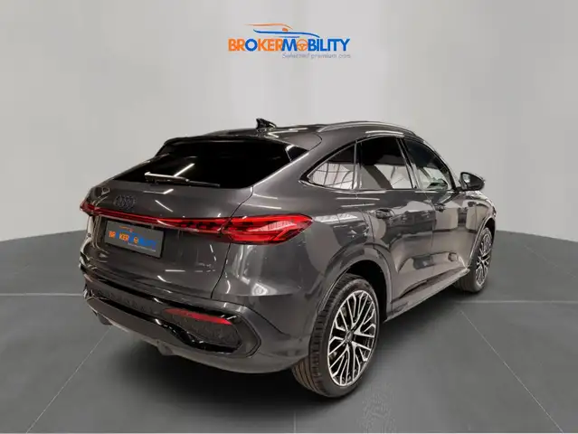 Audi Q5 view 6