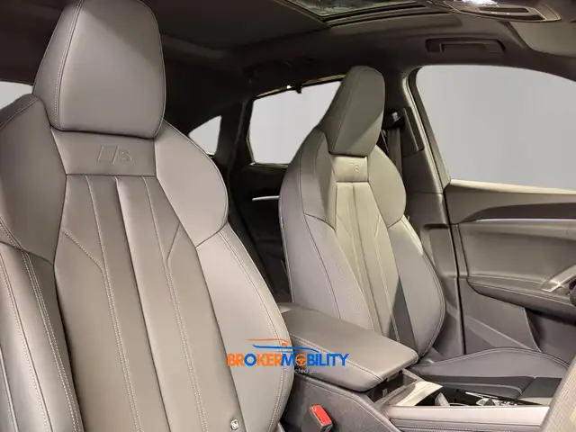 Audi Q5 view 13