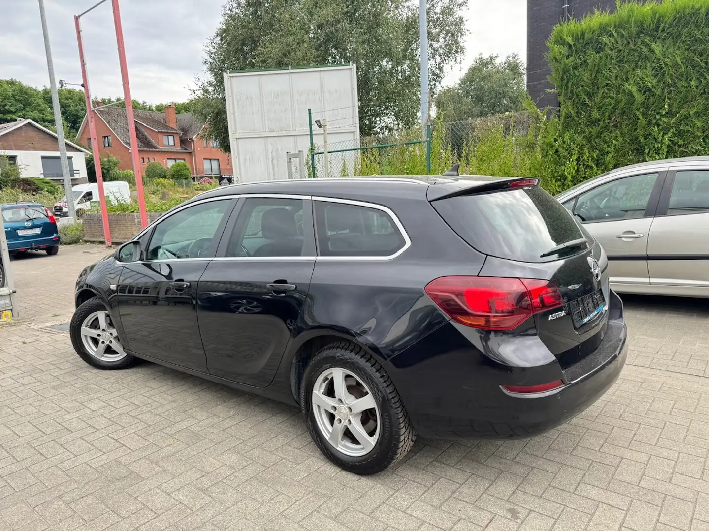 Opel Astra Astra 1.7 CDTI DPF Sports Tourer Sport - Navigatie Zwart - 2