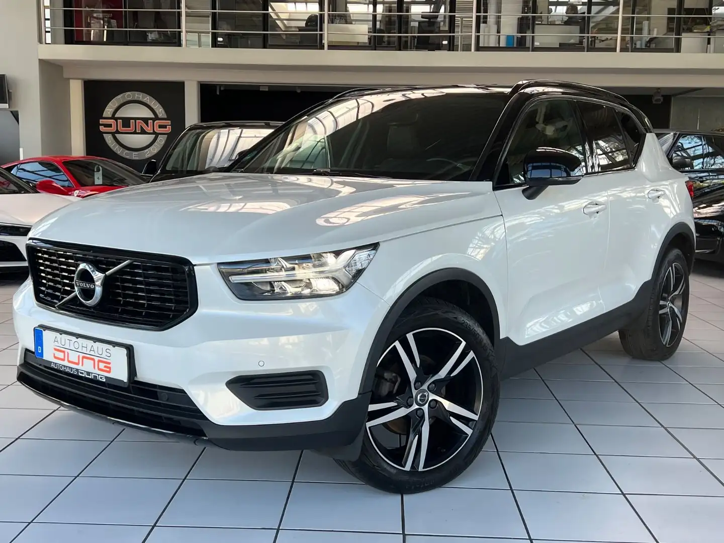 Volvo XC40 R Design *Pano*Leder* 90Tkm Weiß - 2