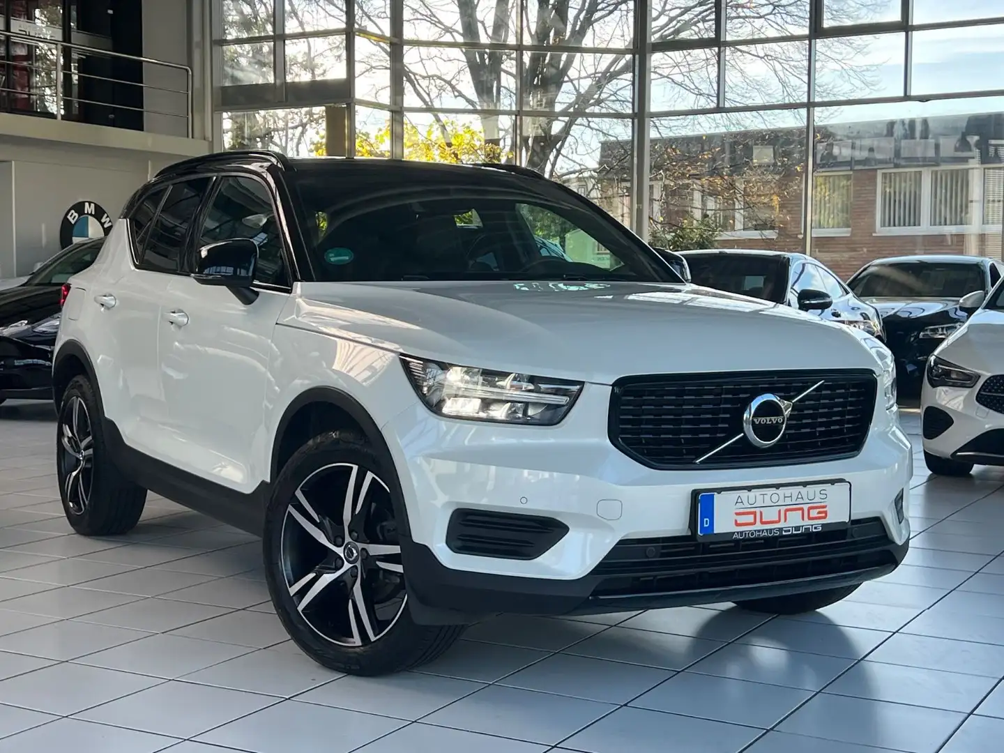 Volvo XC40 R Design *Pano*Leder* 90Tkm Weiß - 1