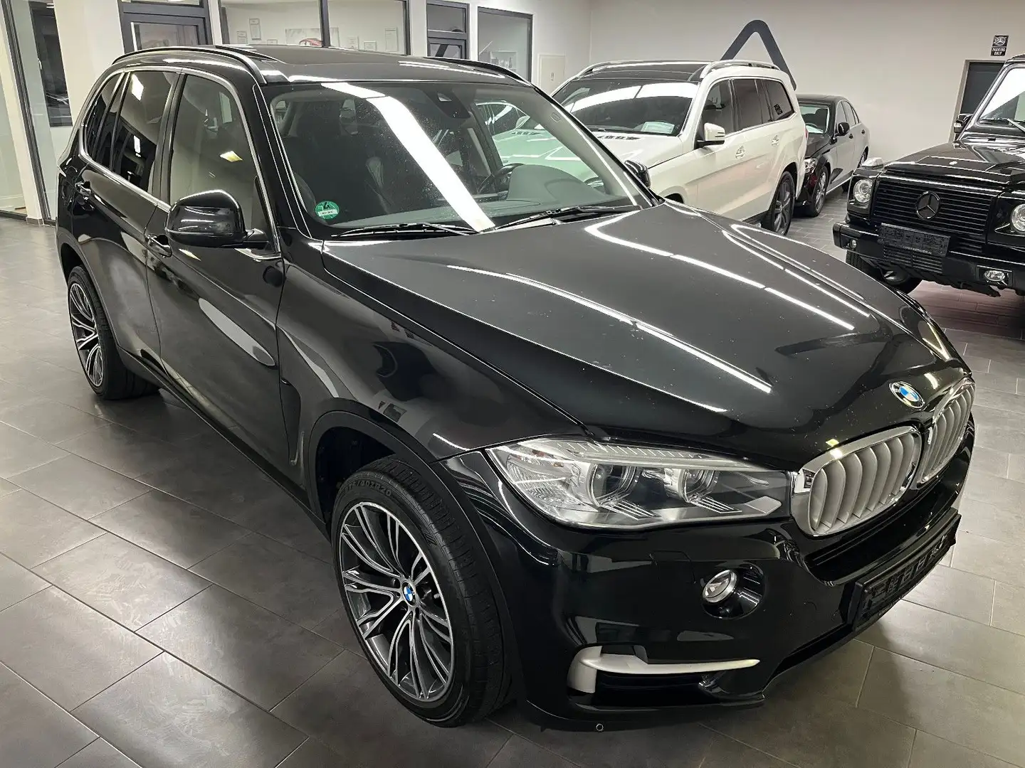 BMW X5 xDrive 40d Navi/Xenon/Panorama/Standheizung Schwarz - 1