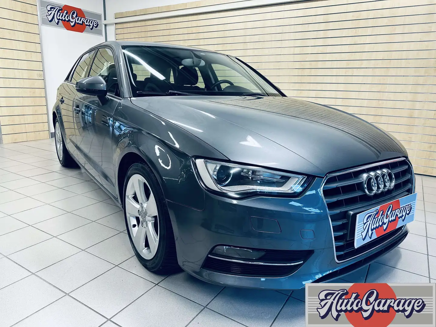 Audi A3 A3 Sportback 1.6 tdi Ambition Gris - 1