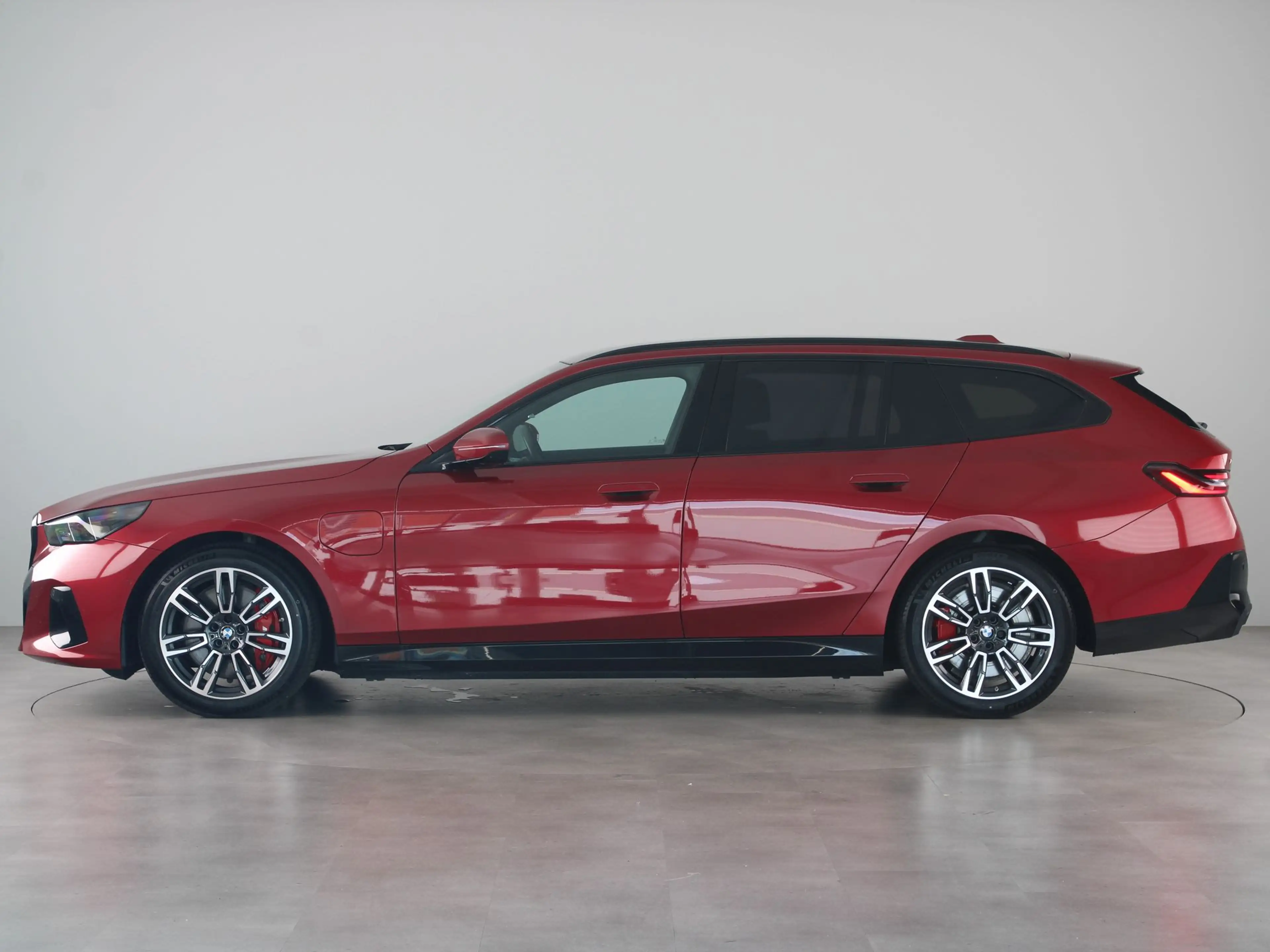 BMW 550 5 Serie 550e Touring xDrive — photo 14