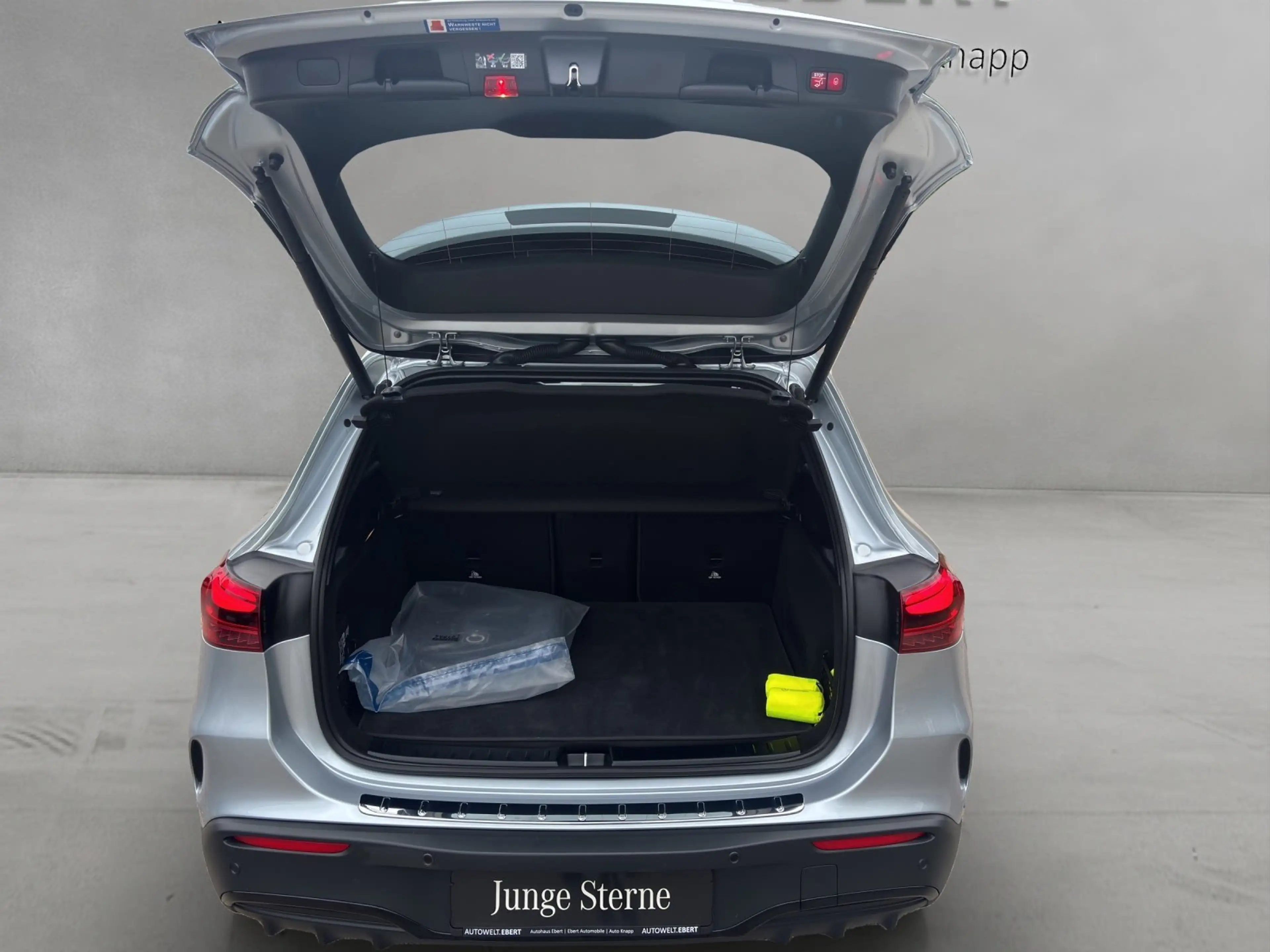 Mercedes-Benz EQA 350 Prem DISTRO Night 20"Viel KeyGo HUD Memo — photo 12