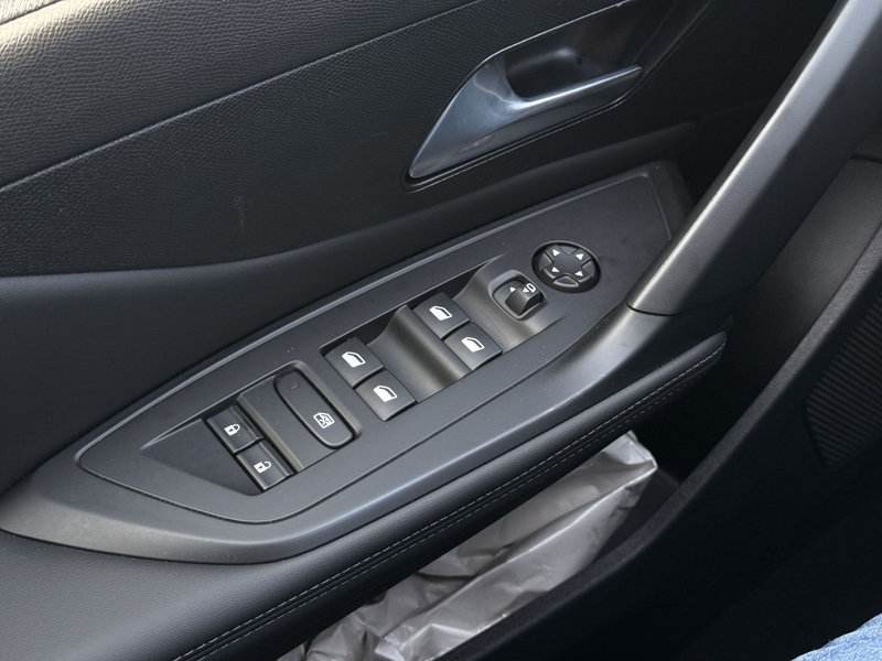 Peugeot 408 1.2 Hybrid 145 e-DCS6 Allure Adapt. Cruise / Camer — photo 37