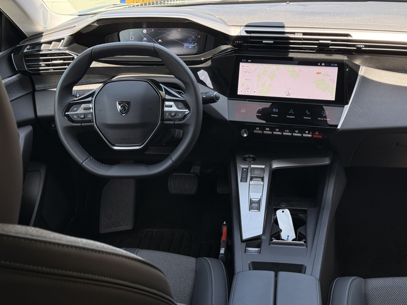 Peugeot 408 1.2 Hybrid 145 e-DCS6 Allure Adapt. Cruise / Camer — photo 18