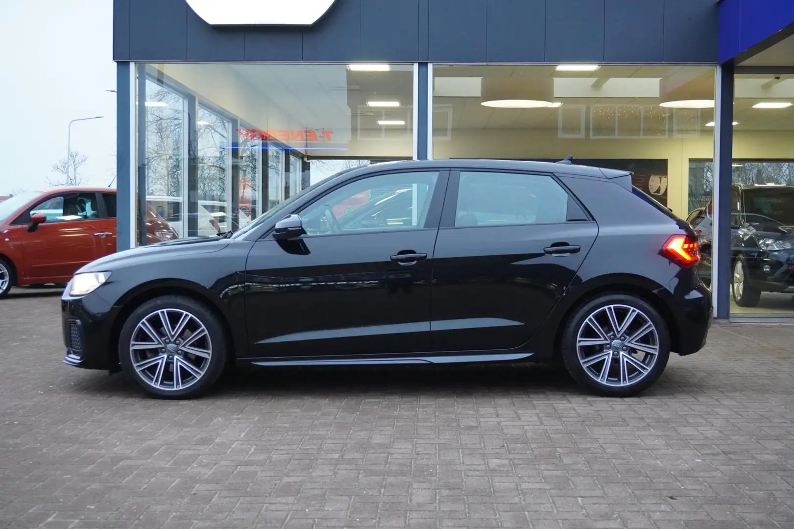 Audi A1 Sportback 30 TFSI epic 5deurs | Automaat | Airco | Schwarz - 2
