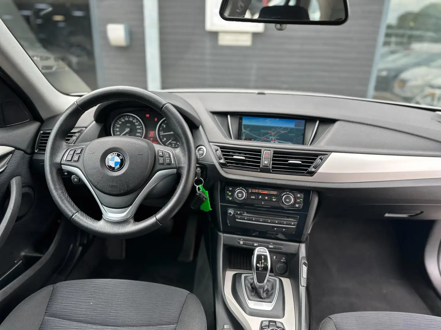 BMW X1 SDrive20i Executive/2E EIG/LEDER/NAVI/XENON/NETTE Wit - 2