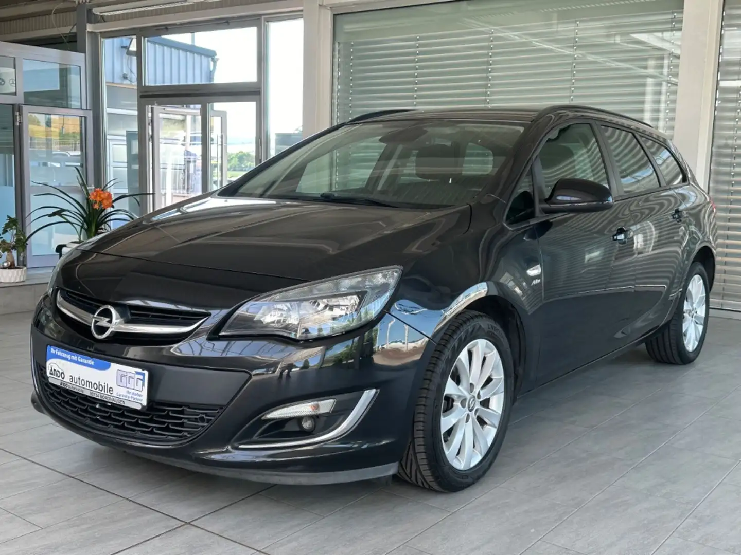 Opel Astra J 2.0 Automatik Sports Tourer Active Navi Schwarz - 2