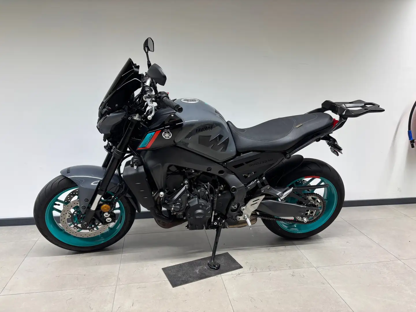 Yamaha MT-09 Gris - 1