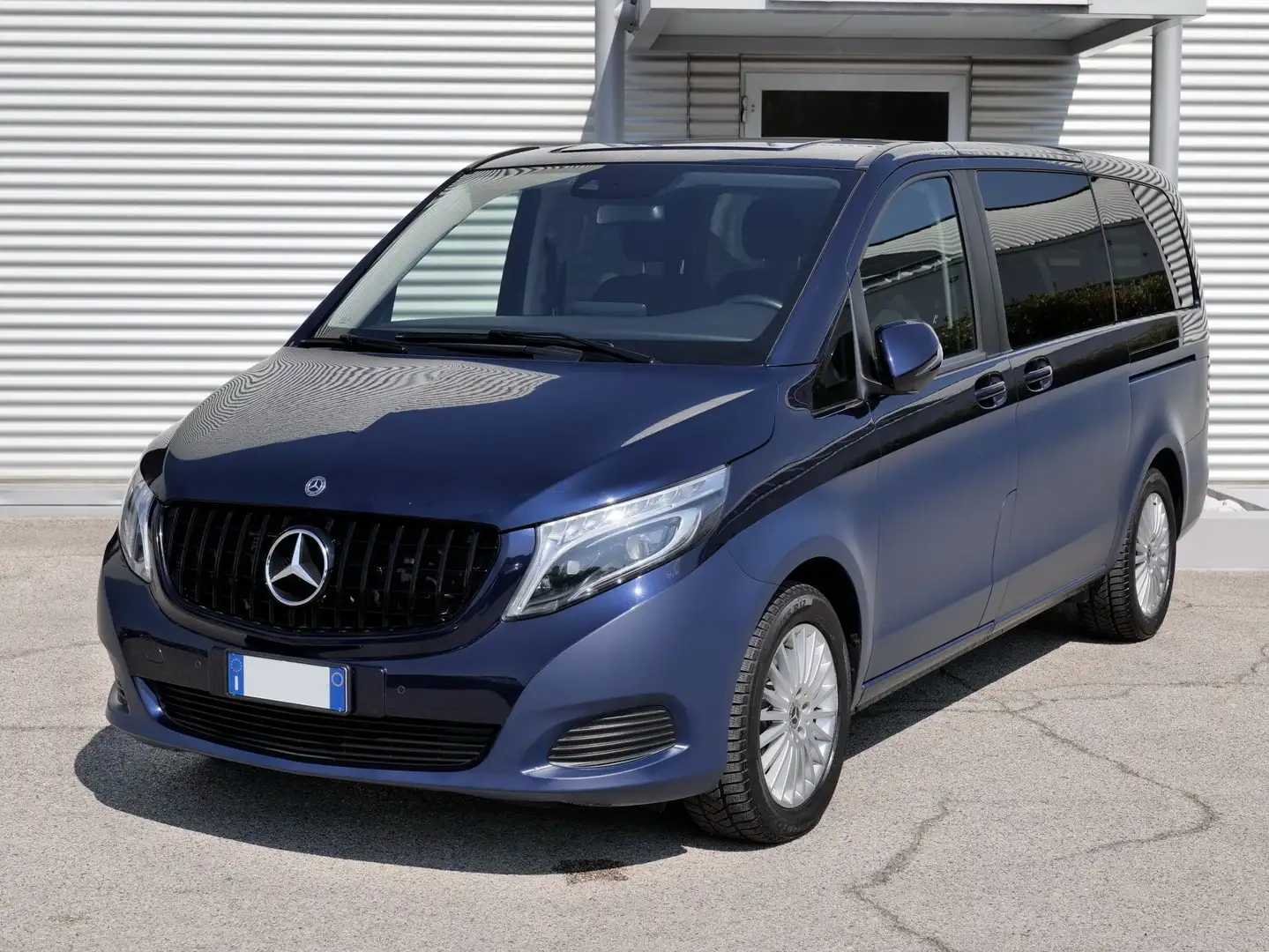 Mercedes-Benz V 220 d Premium 4matic aut. 7 posti Blauw - 1