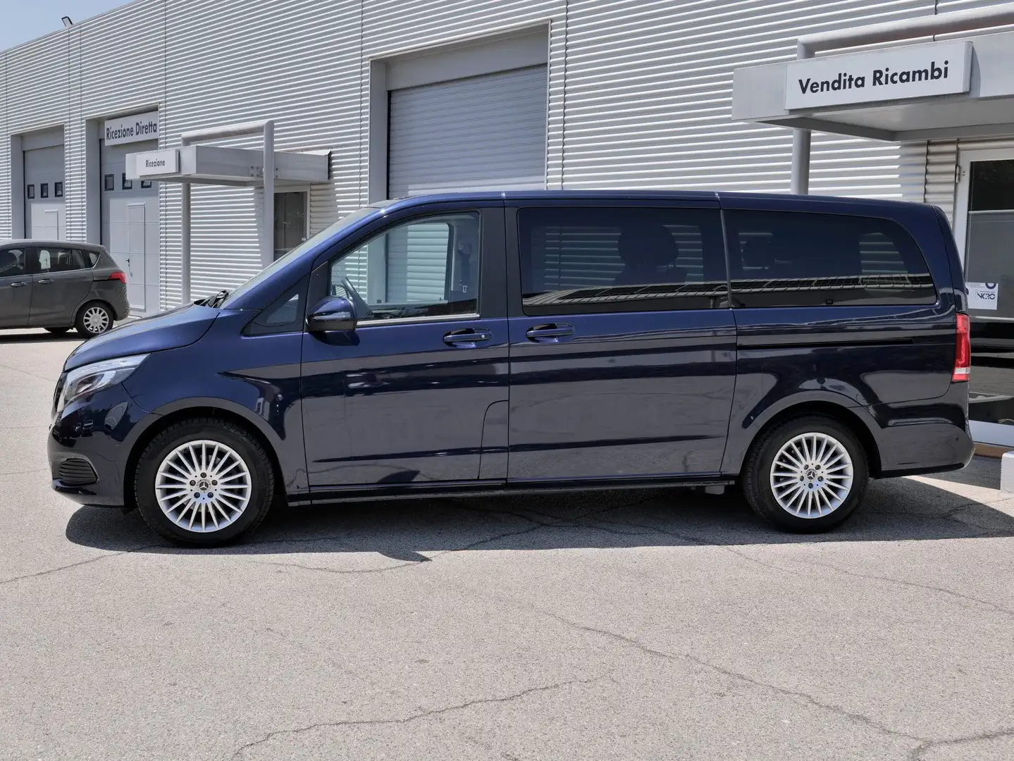 Mercedes-Benz V 220 d Premium 4matic aut. 7 posti Azul - 2