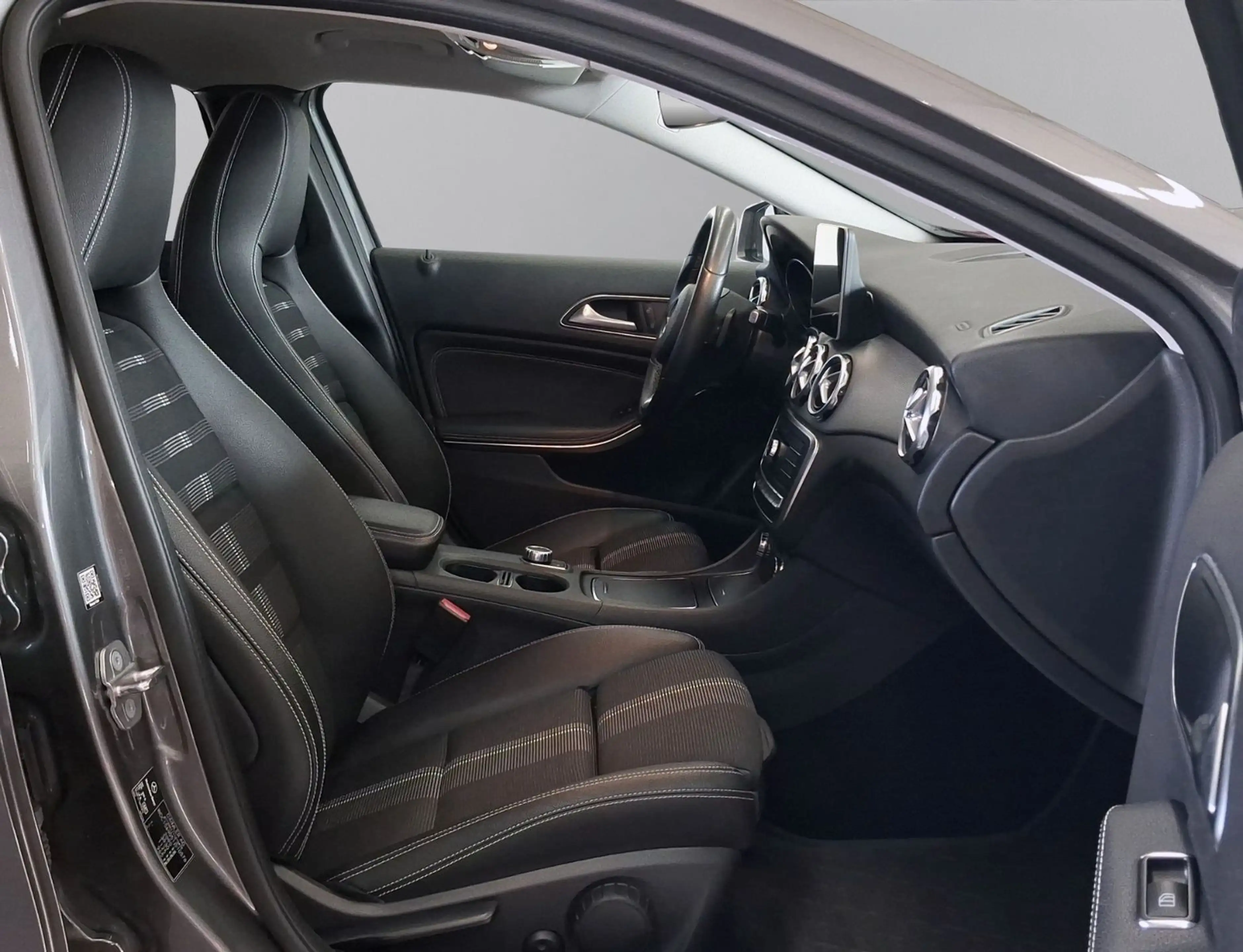 Mercedes-Benz GLA 220 CDI 4Matic Urban,Navi,Tempo,LED,Kamera — photo 9