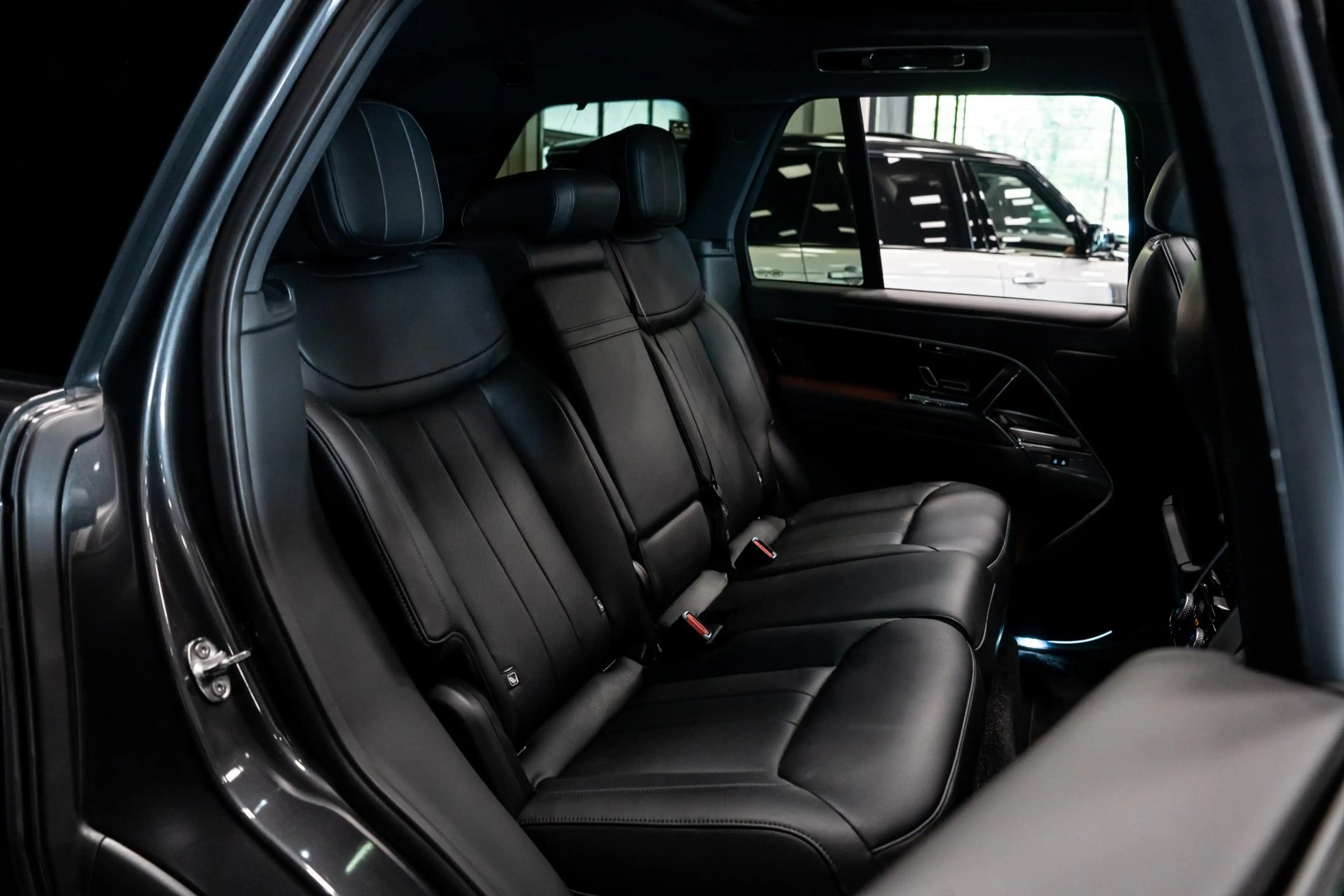 Land Rover Range Rover 3.0 P550e HSE PHEV *Meridian 3D Surround / Panoram — photo 14