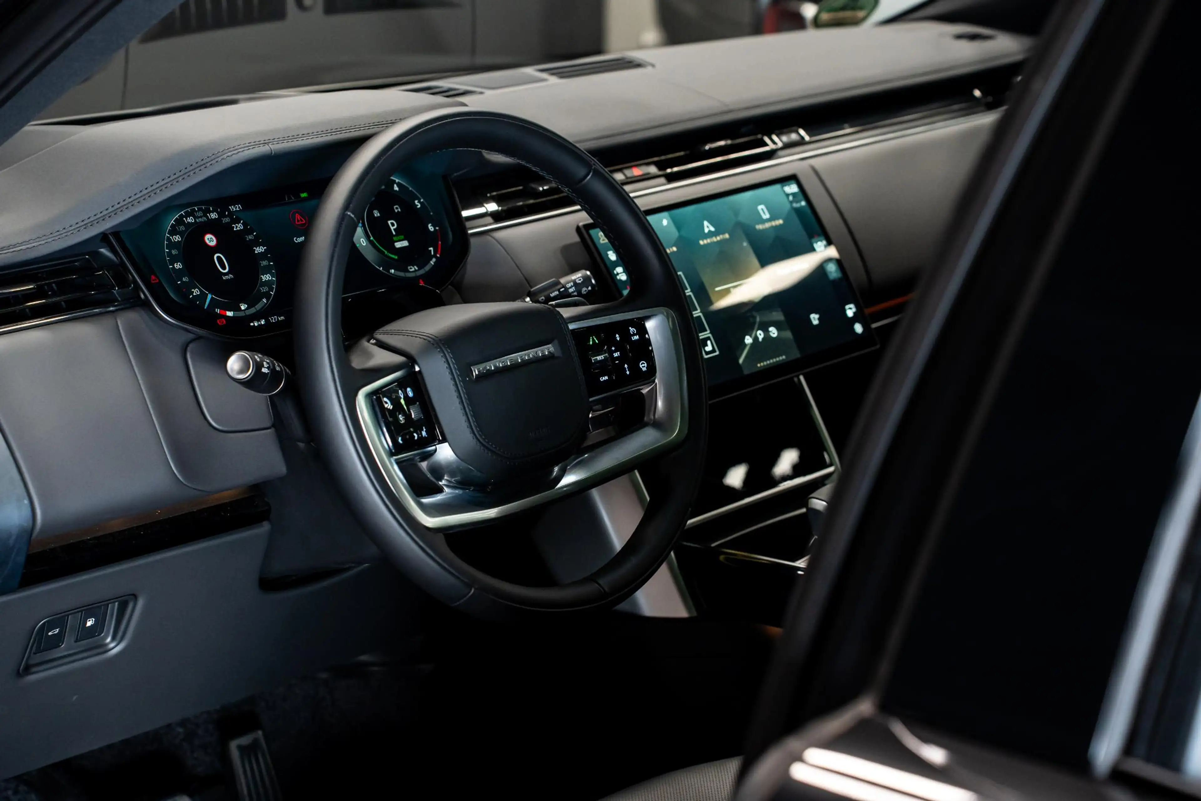 Land Rover Range Rover 3.0 P550e HSE PHEV *Meridian 3D Surround / Panoram — photo 24