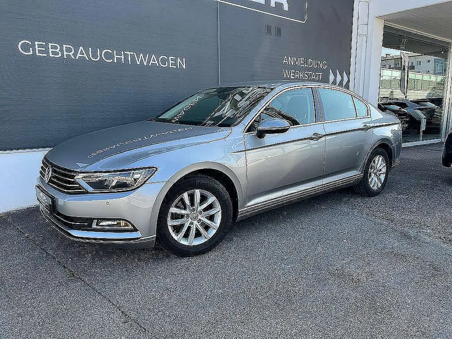 Volkswagen Passat Comfortline 1,6 TDI DSG / NAVI Gris - 2