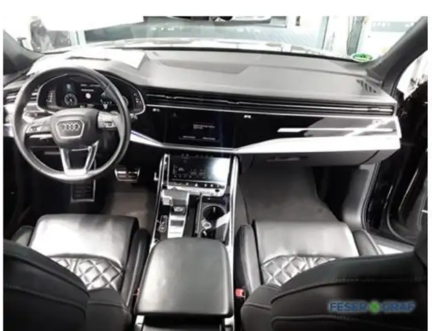 Audi Q7 view 7