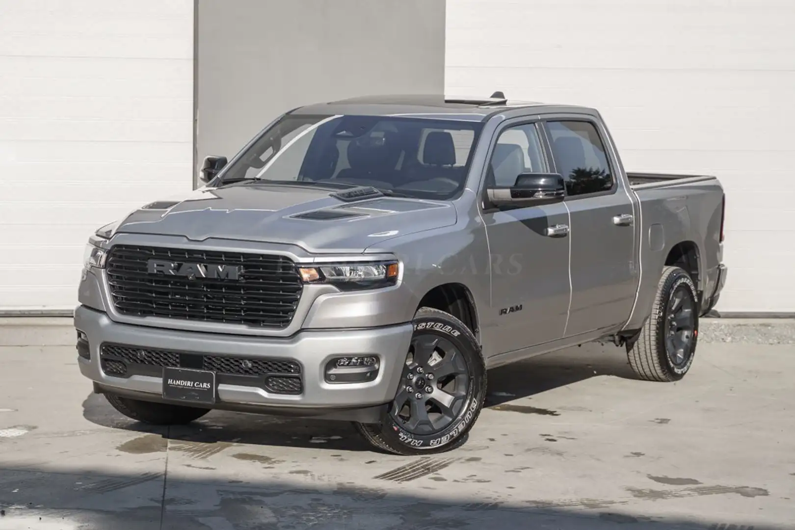 Dodge RAM 2025 Sport Night 3.0L I6 TWIN TURBO € 53900 Srebrny - 2