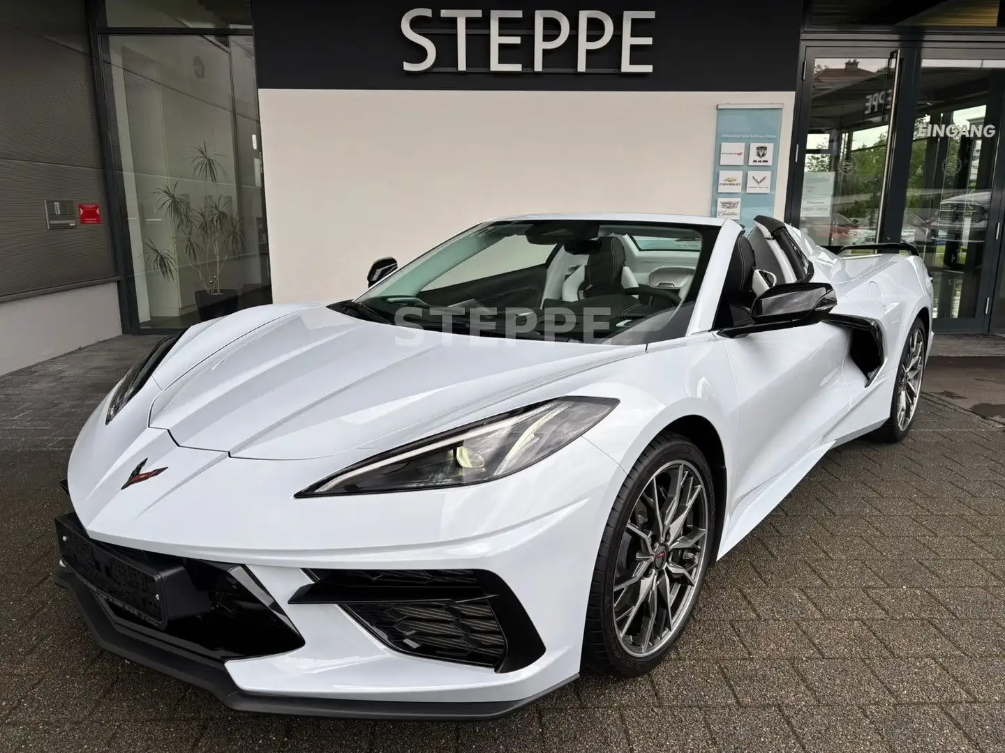 Corvette C8 Stingray 6,2 V8 Convertible  3LT Europamodell Grau - 1